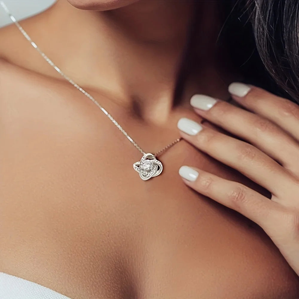 Sentimental Mom Pendant Necklace – Gift Ready